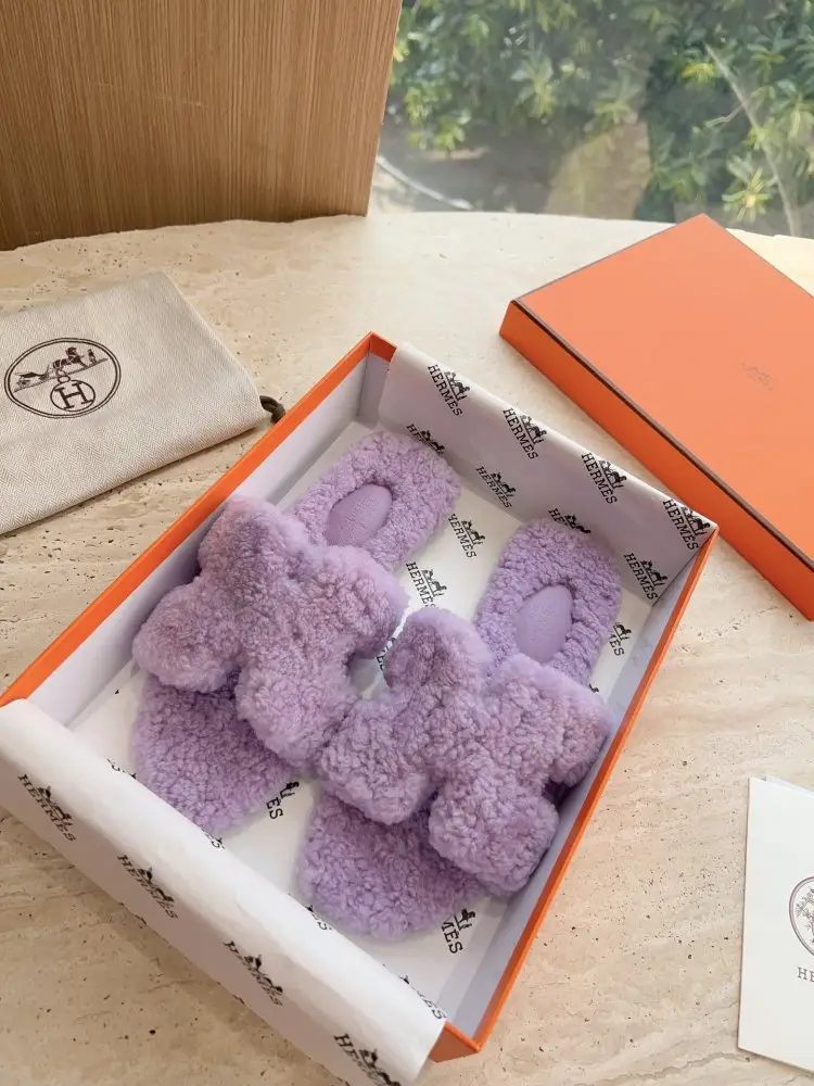 Hermes — Шльопанці хутряні жіночі