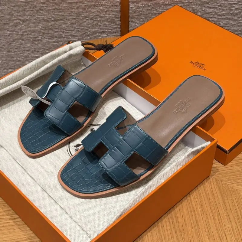 Hermes — Шльопанці Oran в шкірі крокодила