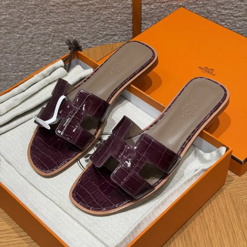 Hermes — Шлепанцы Oran в коже крокодила