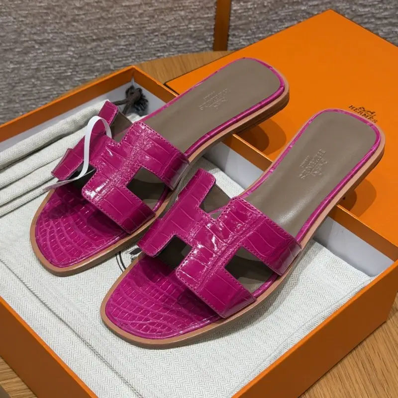 Hermes — Шлепанцы Oran в коже крокодила