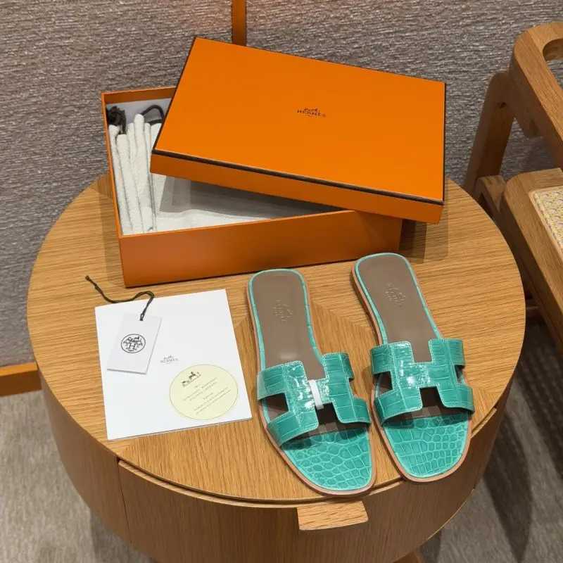 Hermes — Шльопанці Oran в шкірі крокодила
