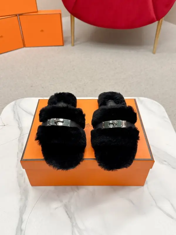 Hermes — Шлепанцы женские на меху с пряжкой Kelly