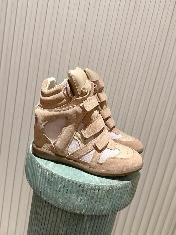 Isabel Marant — Стильные кроссовки на танкетке