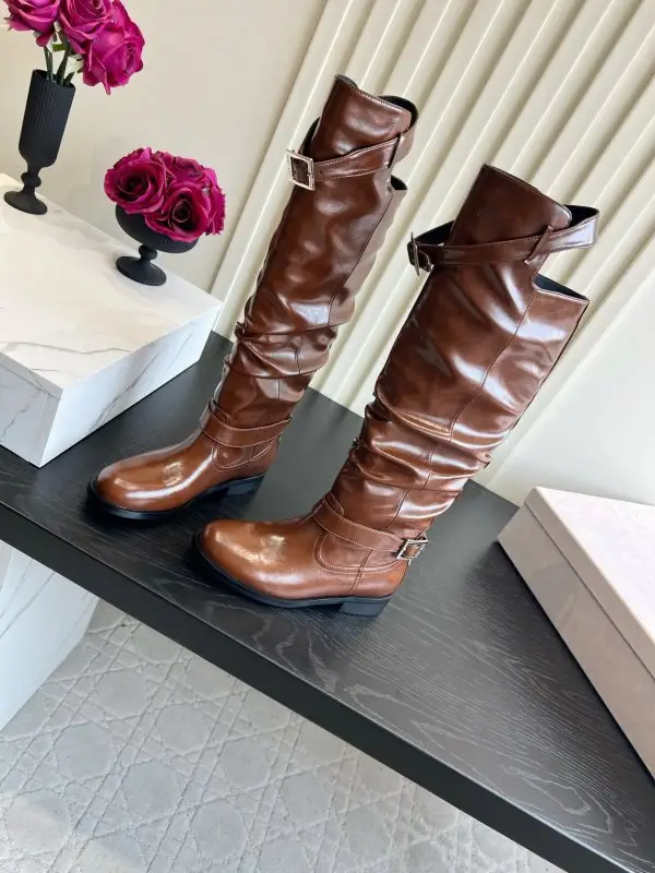 Jimmy Choo Leather high boots from плиссировкой and free shafted — Photo 2