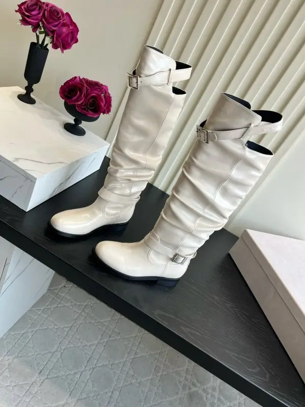 Jimmy Choo Кожаные высокие сапоги с плиссировкой и свободным голенищем — Фото 2