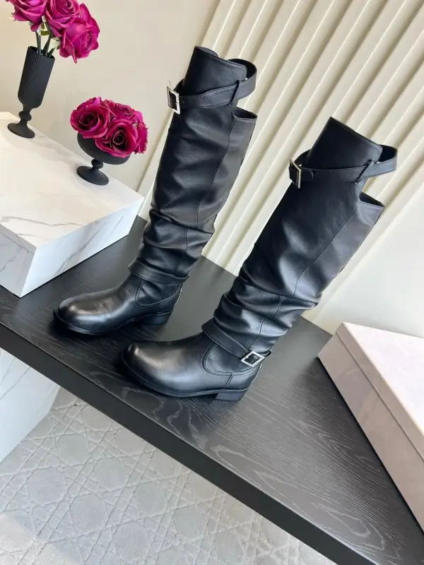 Jimmy Choo Leather high boots from плиссировкой and free shafted — Photo 2