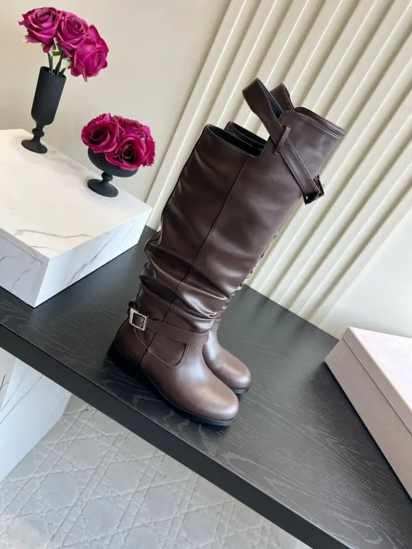 Jimmy Choo Кожаные высокие сапоги с плиссировкой и свободным голенищем — Фото 3