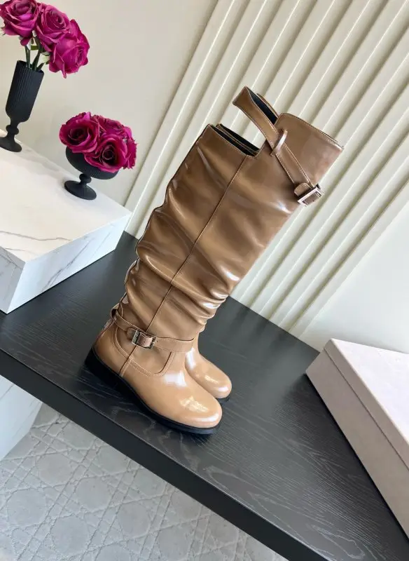 Jimmy Choo Кожаные высокие сапоги с плиссировкой и свободным голенищем — Фото 3