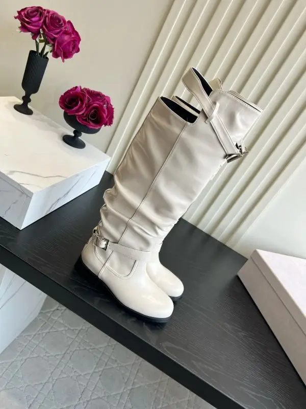 Jimmy Choo Кожаные высокие сапоги с плиссировкой и свободным голенищем — Фото 3