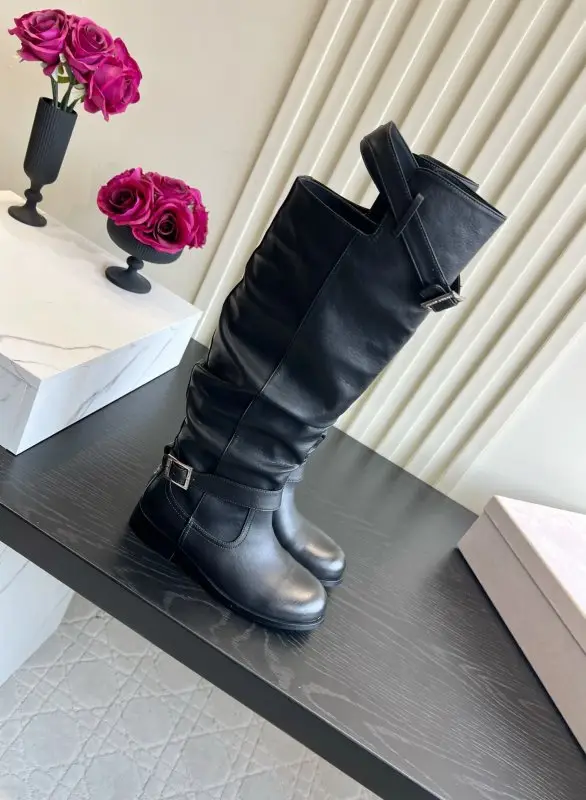 Jimmy Choo Leather high boots from плиссировкой and free shafted — Photo 3