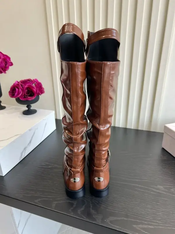 Jimmy Choo Leather high boots from плиссировкой and free shafted — Photo 4