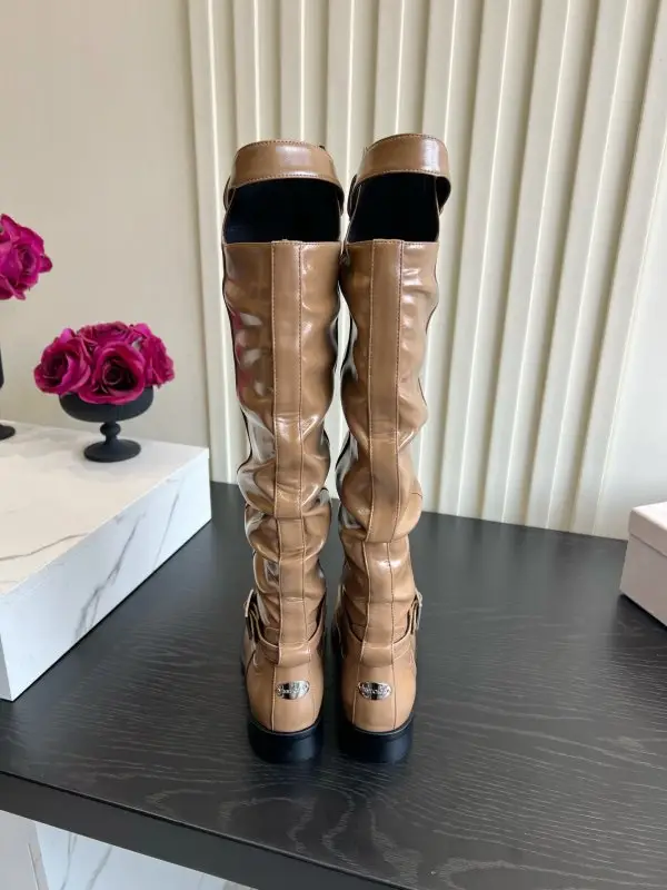 Jimmy Choo Кожаные высокие сапоги с плиссировкой и свободным голенищем — Фото 4