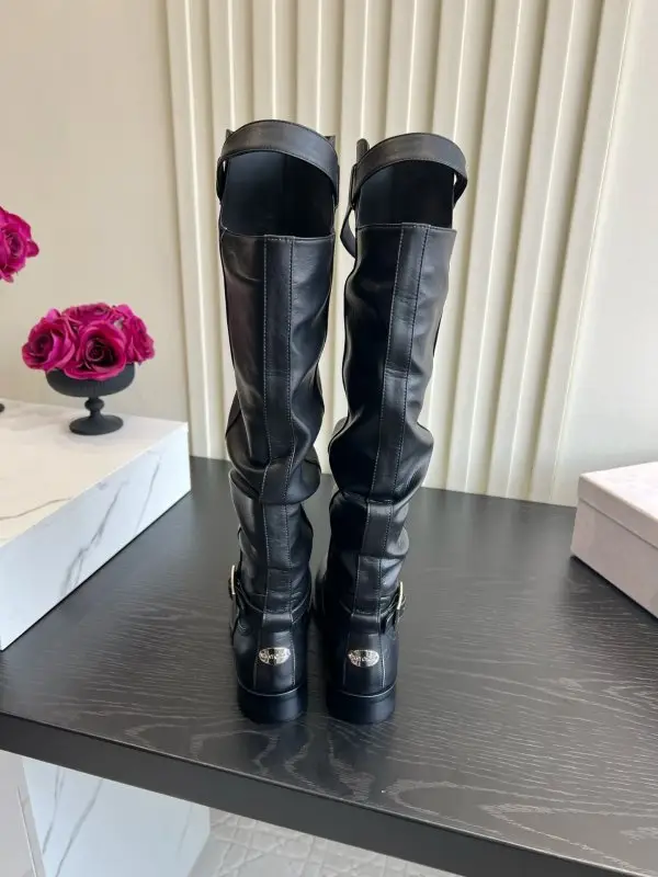 Jimmy Choo Leather high boots from плиссировкой and free shafted — Photo 4
