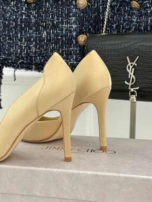 Jimmy Choo Silk shoes on high heel from a metal the toe and lateral notches — Photo 4