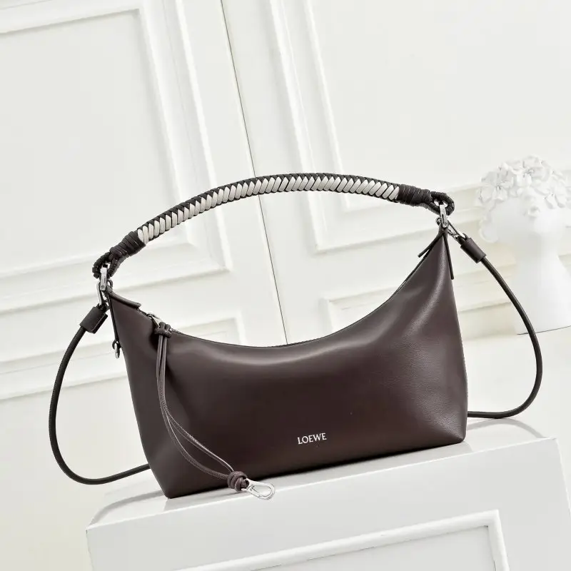 Loewe — Сумка Cala кожаная 27 см