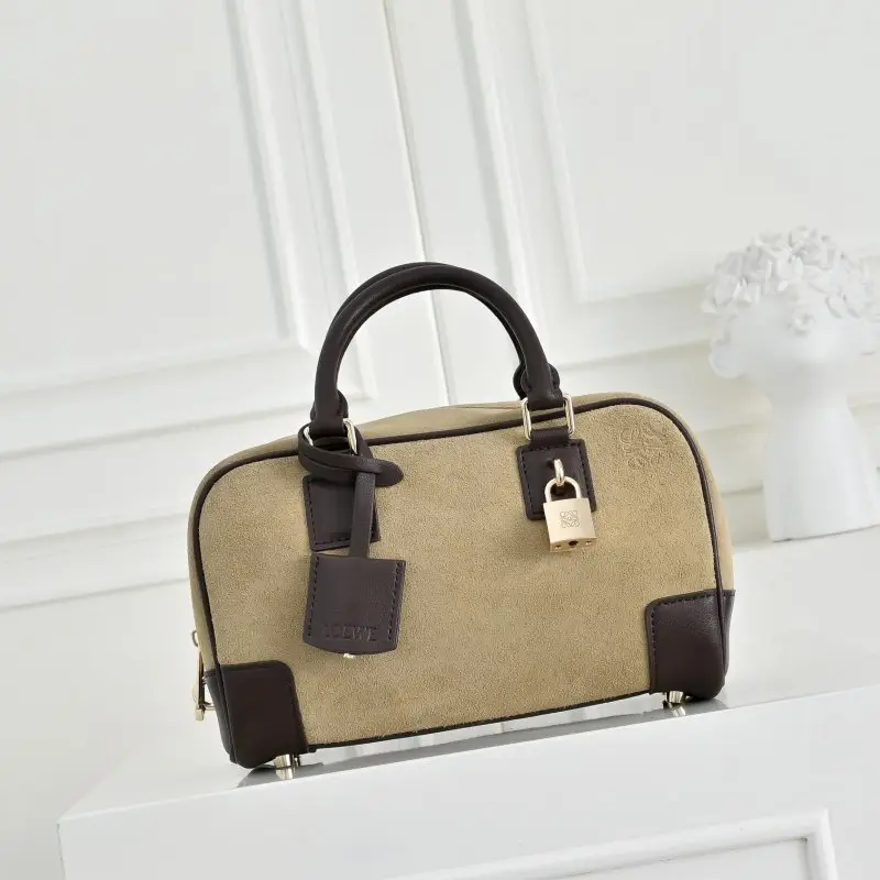 A bag Loewe Amazon 23 cm leather