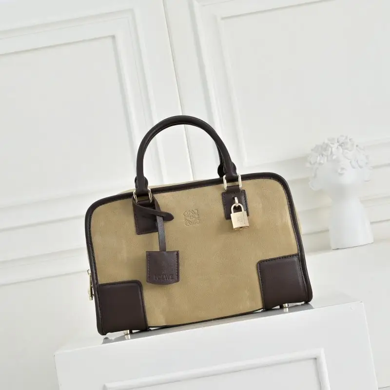 Loewe — Сумка Loewe Amazon 23 см шкіряна