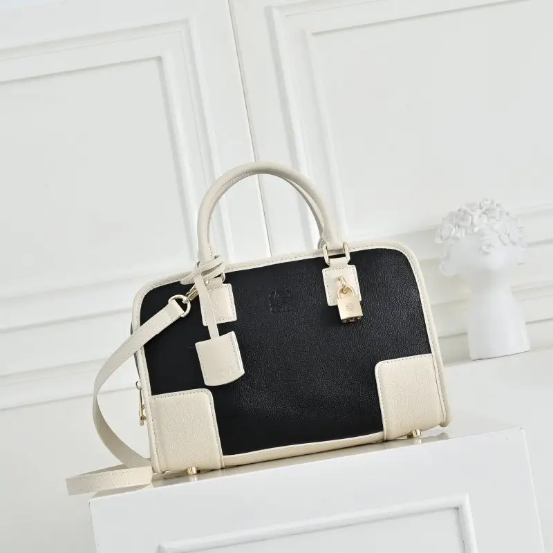 Loewe — Сумка Loewe Amazon 23 см шкіряна