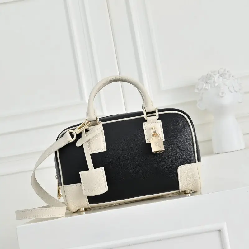 Loewe — A bag Loewe Amazon 23 cm leather