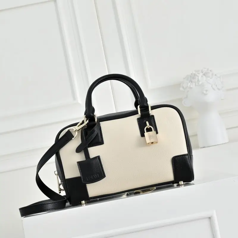 Loewe — A bag Loewe Amazon 23 cm leather
