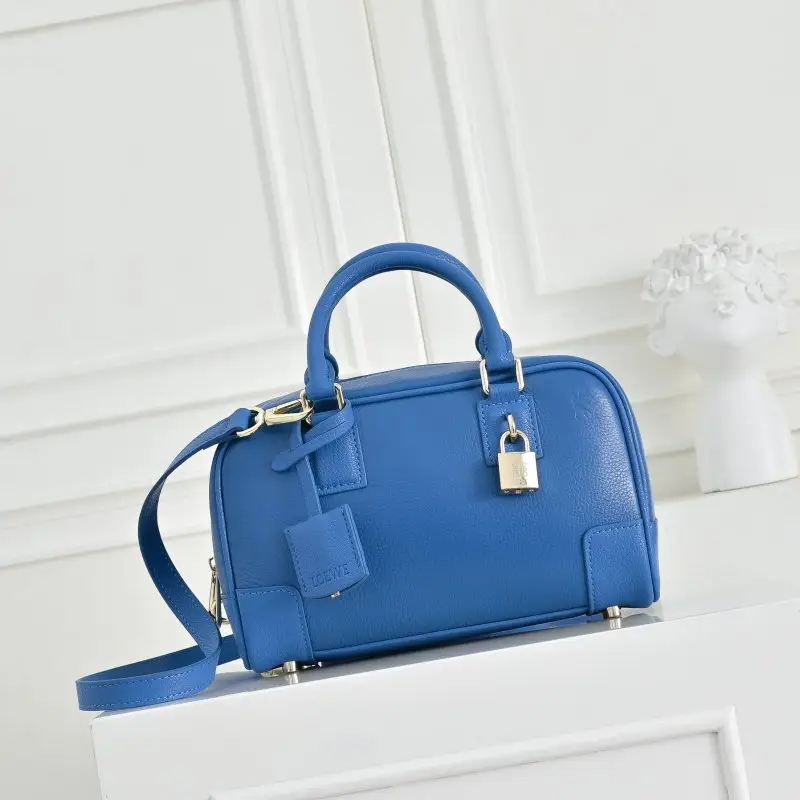 Loewe — A bag Loewe Amazon 23 cm leather