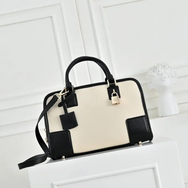 Сумка Loewe Amazon 23 см шкіряна