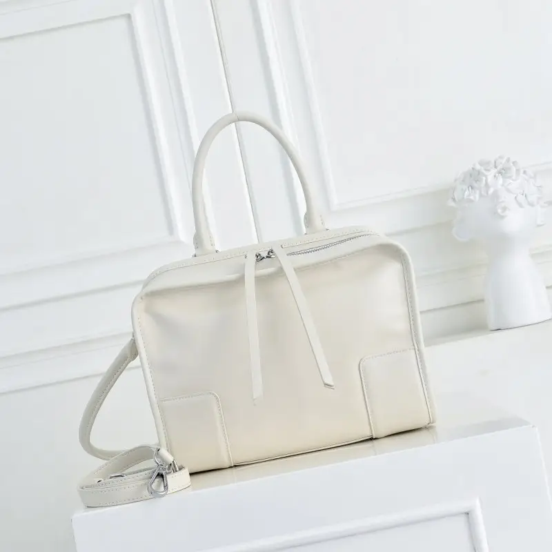 A bag Loewe Amazon 25 cm leather