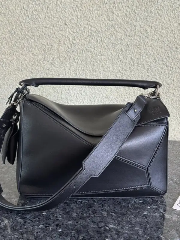 Loewe — Сумка Puzzle 33 см з шкіри ягняти