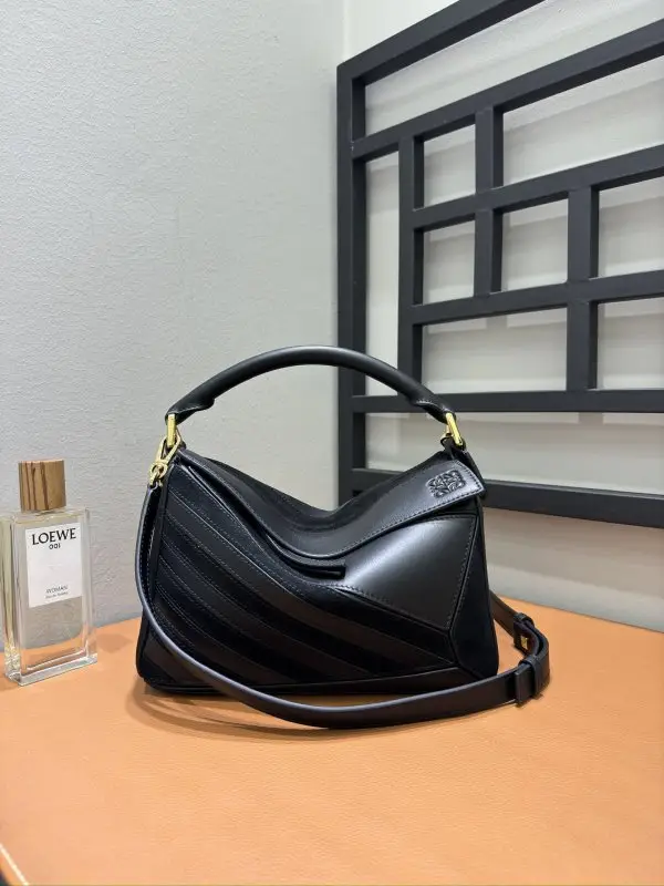 Loewe — A bag Puzzle leather 24 cm