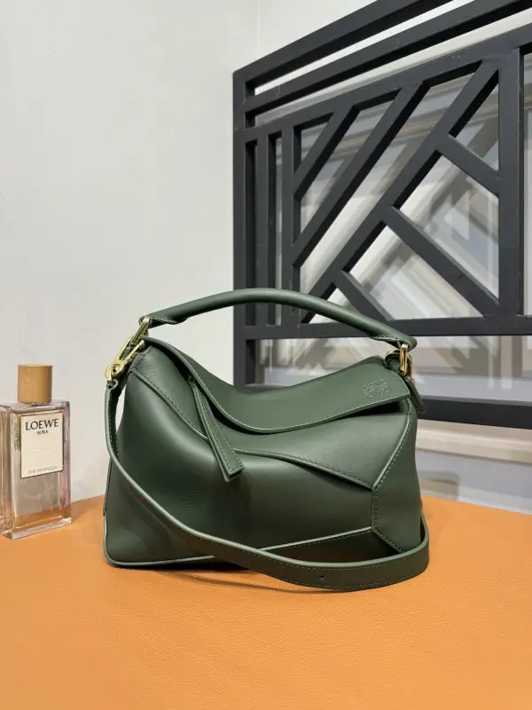 Loewe — A bag Puzzle leather 24 cm