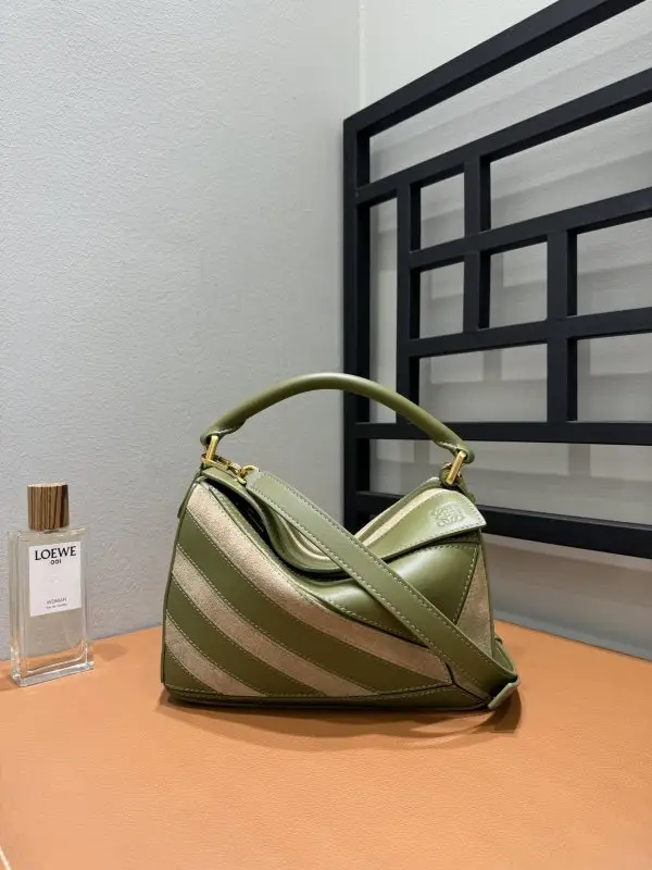 Loewe — A bag Puzzle leather 24 cm