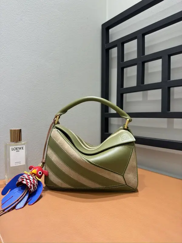 Loewe A bag Puzzle leather 24 cm — Photo 2