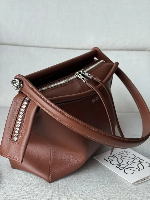 Loewe Сумка Whisker 25 см з телячої шкіри — Фото 4