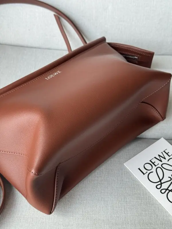 Loewe Сумка Whisker 25 см з телячої шкіри — Фото 5