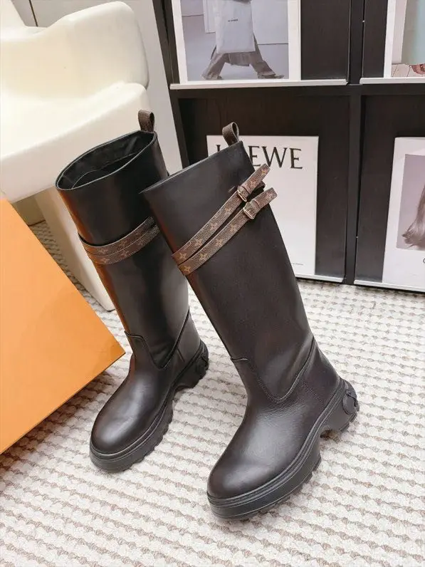 Loewe Високі чоботи з заокругленим носком і поясом — Фото 5