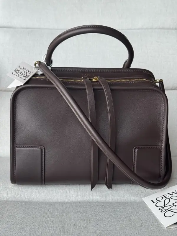 Loewe — Шкіряна сумка LOEWE Amazona 180 28 см