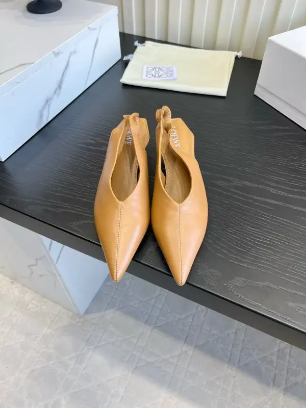 Loewe — Туфлі з відкритої п'ятою і гострим носком