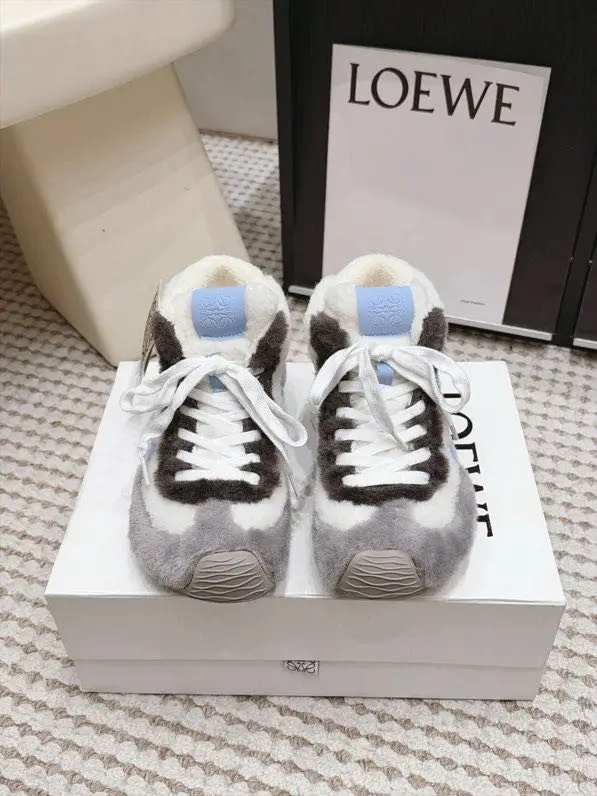 Loewe Кросівки хутряні — Фото 2