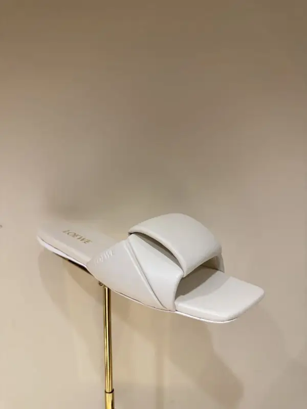 Loewe — Step-ins