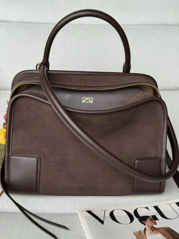 Loewe — Замшева сумка LOEWE Amazona 180 28 см