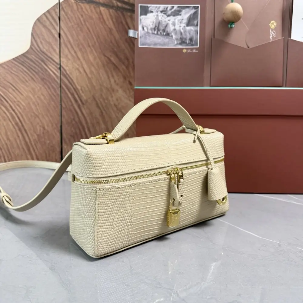 Loro Piana A bag women's Extra Bag L23 — Photo 2