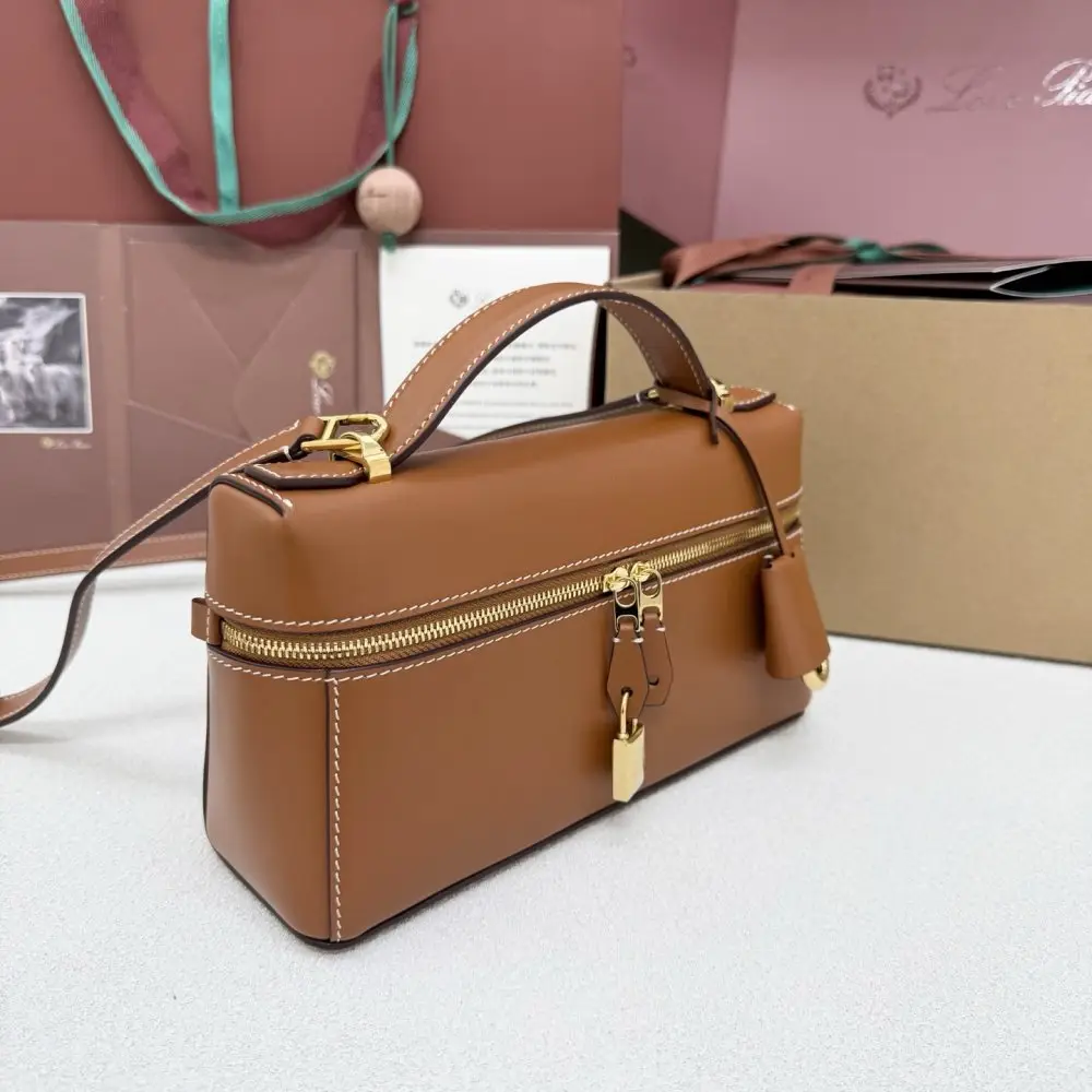Loro Piana A bag women's Extra Bag L23 — Photo 2