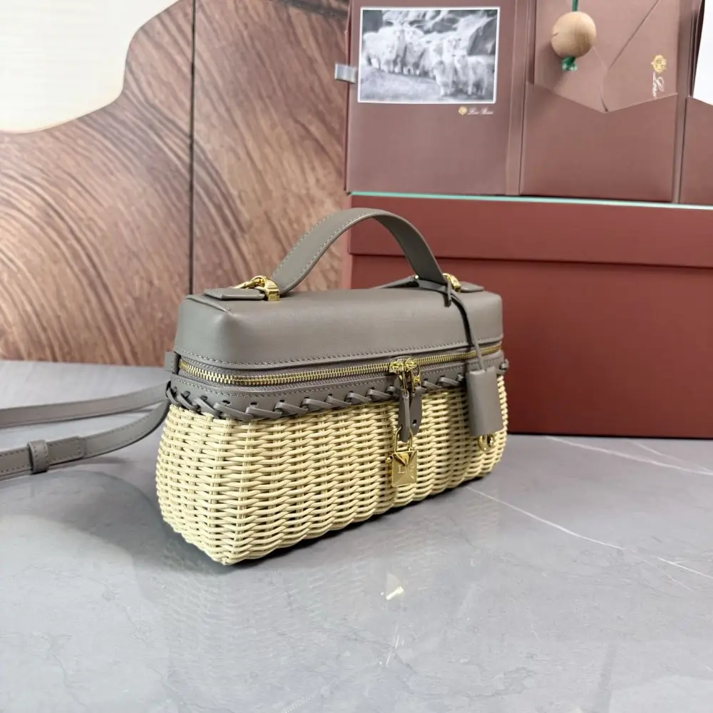 Loro Piana A bag women's Extra Bag L23 — Photo 2