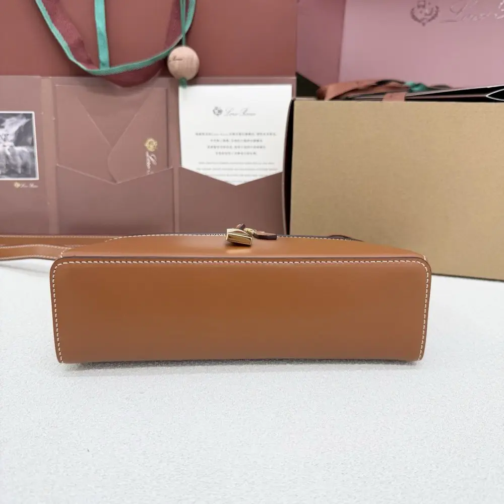 Loro Piana A bag women's Extra Bag L23 — Photo 3