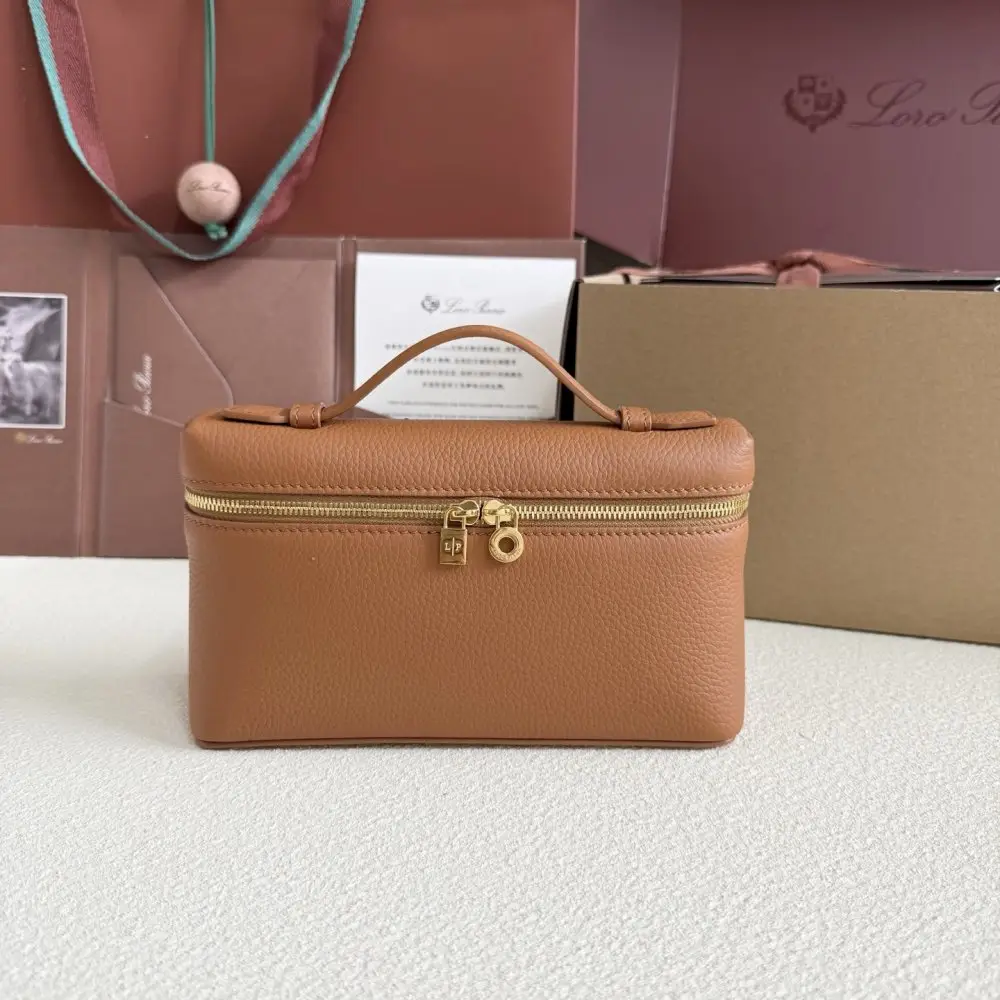 Loro Piana A bag women's Extra Pocket L19 — Photo 1