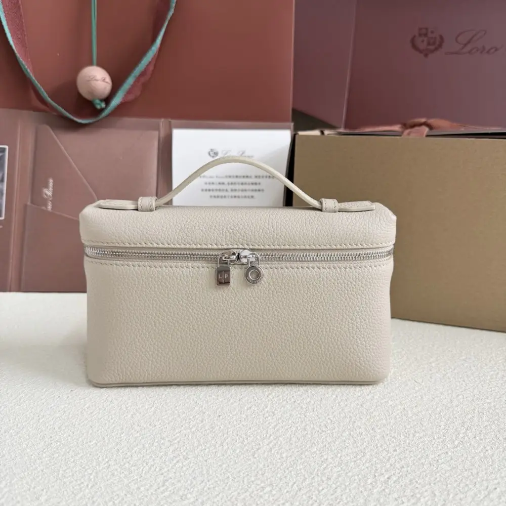 Loro Piana A bag women's Extra Pocket L19 — Photo 1