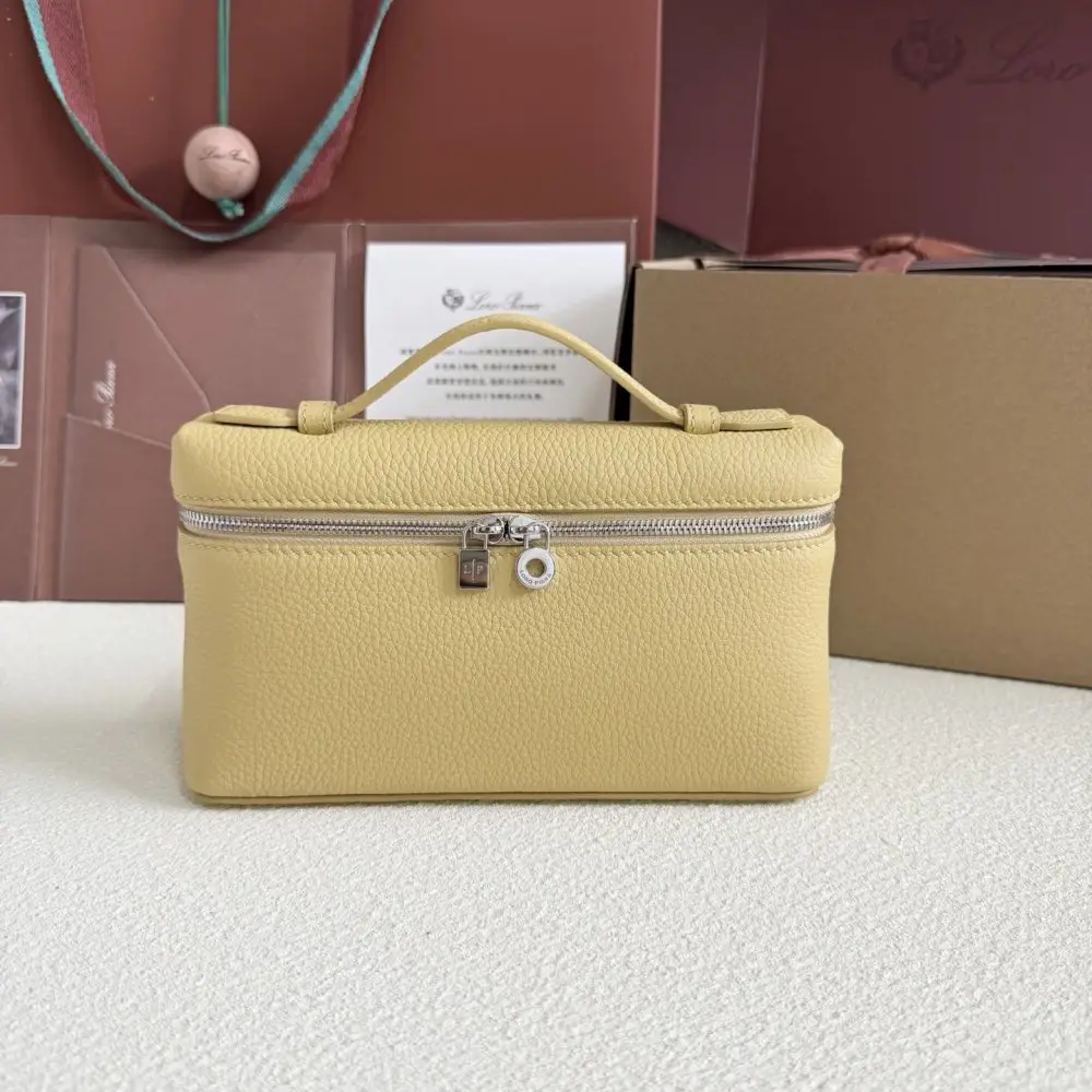 Loro Piana A bag women's Extra Pocket L19 — Photo 1