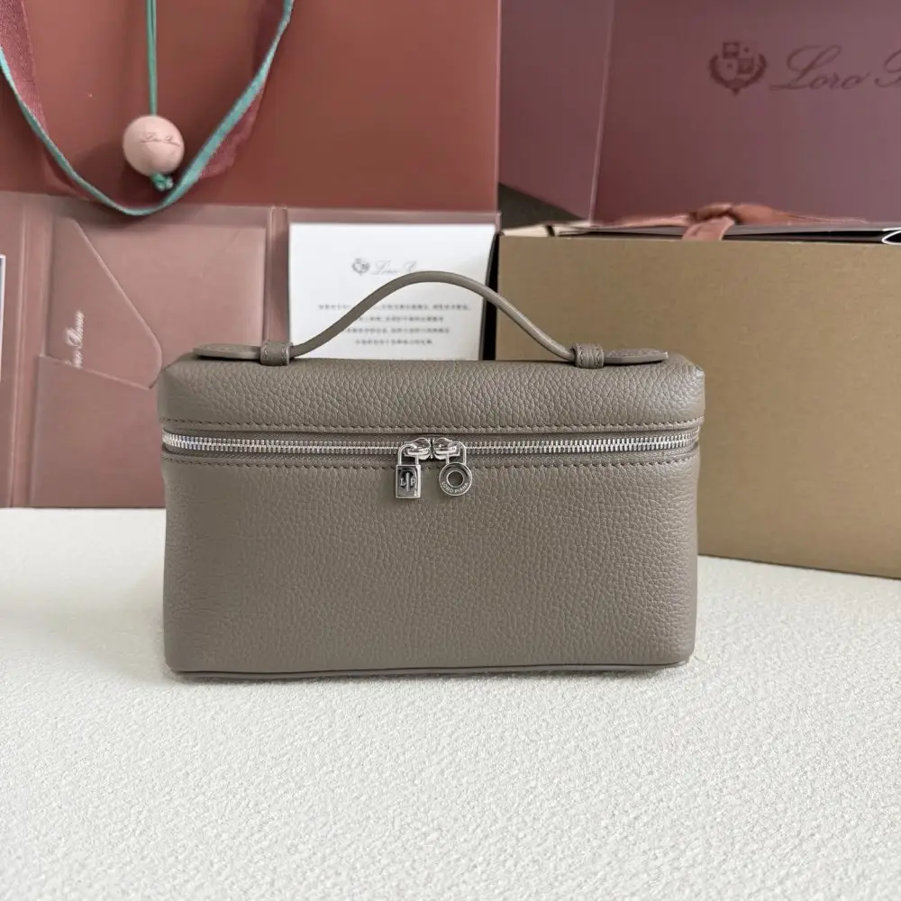 Loro Piana A bag women's Extra Pocket L19 — Photo 1