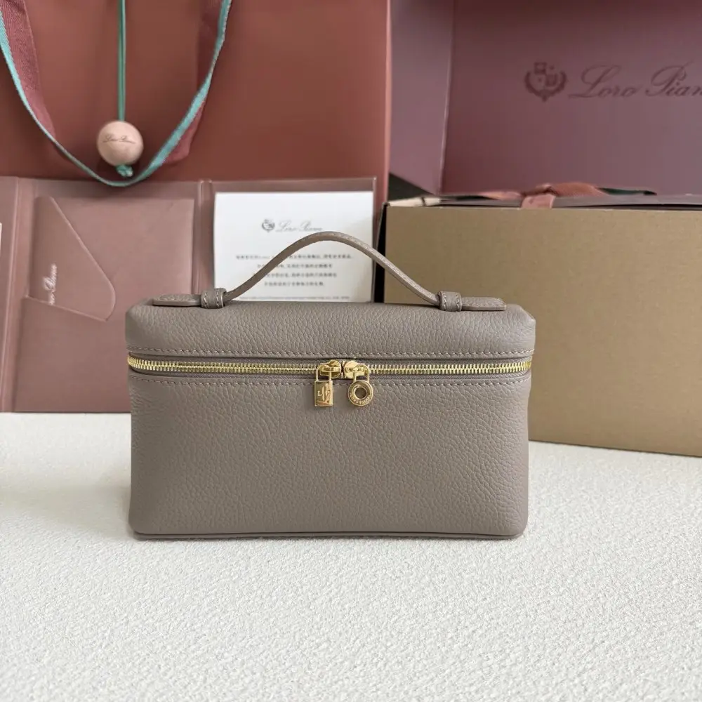 Loro Piana A bag women's Extra Pocket L19 — Photo 1