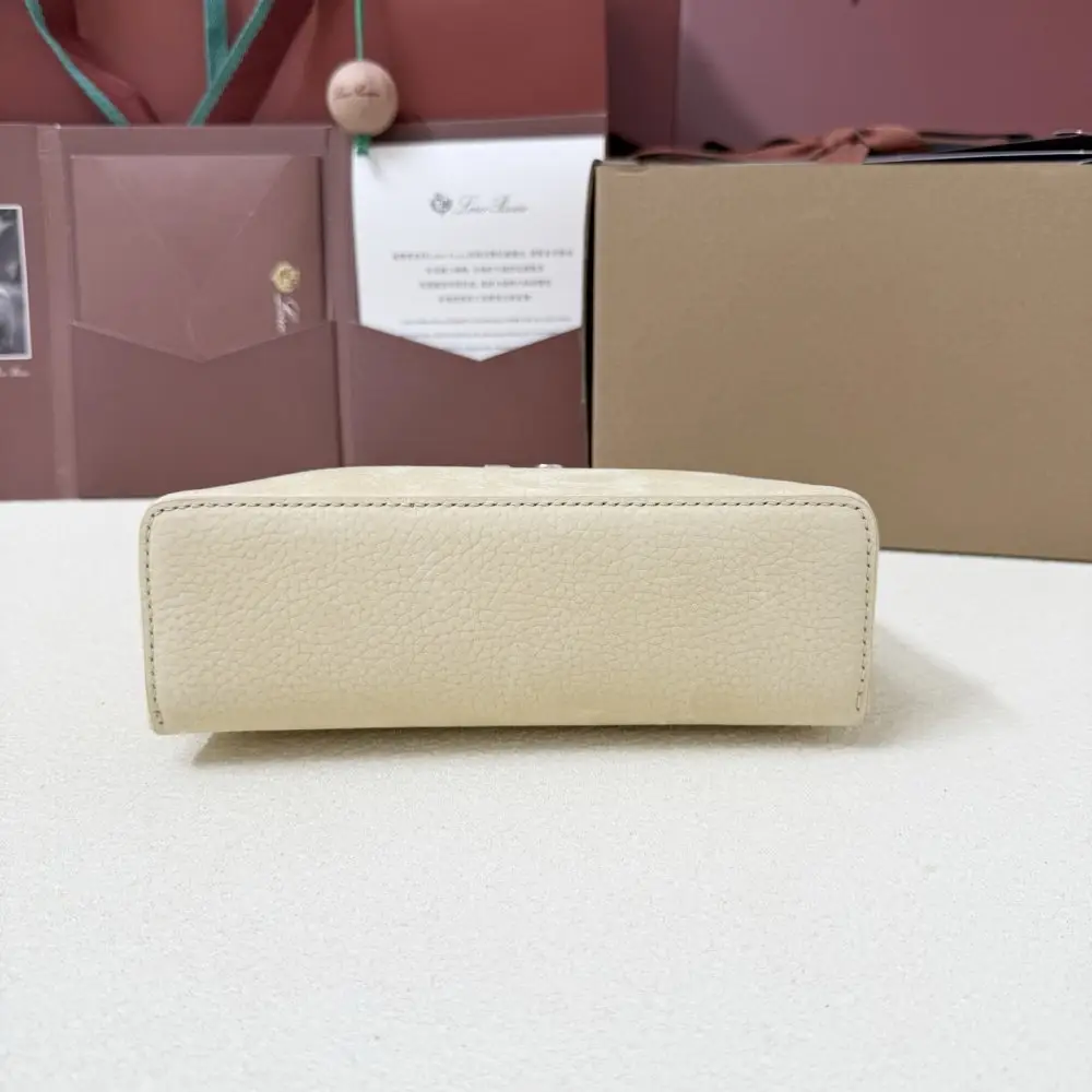 Loro Piana A bag women's Extra Pocket L19 — Photo 2